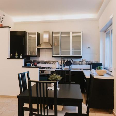Pau Suite Home Fiumicino Bagian luar foto